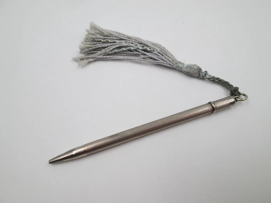 Pocket mechanical toothpick. Sterling silver. Guilloche motif. Twist system. 1930's. Europe