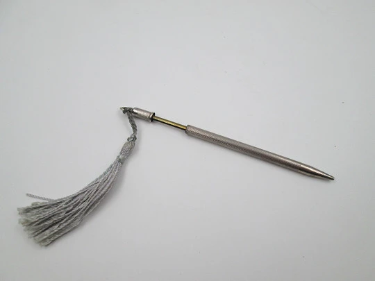 Pocket mechanical toothpick. Sterling silver. Guilloche motif. Twist system. 1930's. Europe