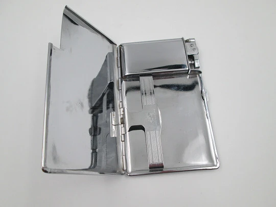 Polo cigarette case with petrol lighter. Silver plated metal. Rhombus and waves motifs