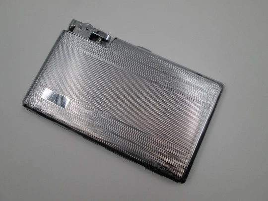 Polo cigarette case with petrol lighter. Silver plated metal. Rhombus and waves motifs