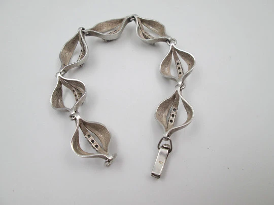 Pulsera articulada mujer rombos calados. Plata de ley 925 y gemas azules. 1970