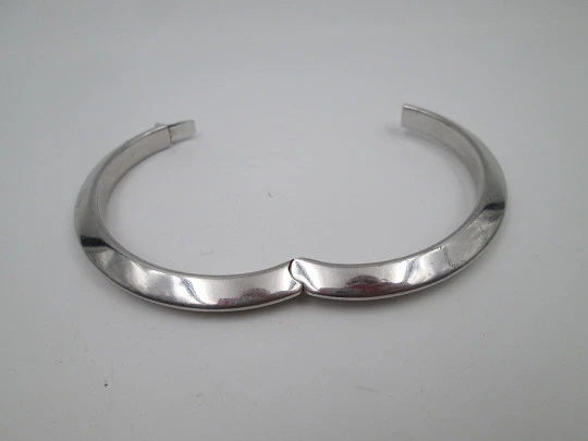 Pulsera de media caña para mujer. Plata de ley 925. Cierre de pestaña. Europa. 1970