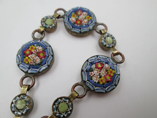 Pulsera mujer micromosaico. Piedras de colores y metal dorado. Italia. 1960