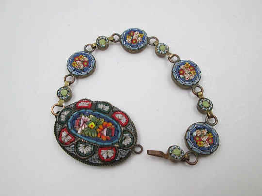 Pulsera mujer micromosaico. Piedras de colores y metal dorado. Italia. 1960