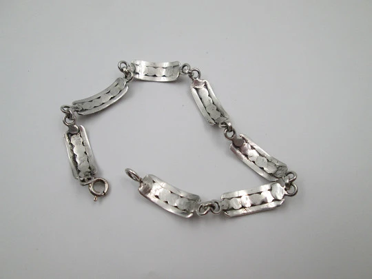 Pulsera mujer. Plata de ley y detalles oro. Flores de marquesitas. Cierre aro. Europa