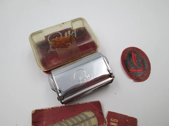 Rare Rally mechanical pocket / travel razor. Silver plated metal. Plastic box. Sweden. 1950's