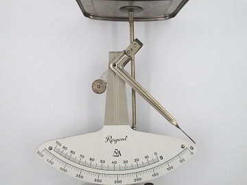 egg scale, maker Ph.J. Maul, Germany