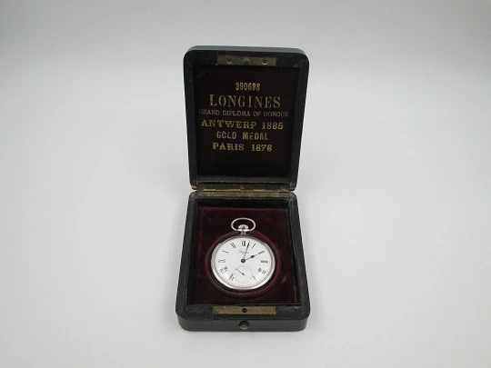 Reloj bolsillo Longines. Acero cromado. Cuerda manual. Estuche de madera. Suiza. 1960