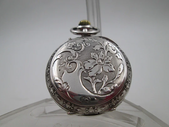 Reloj bolsillo plata ley. Esfera porcelana. Remontoir con pulsador. Motivos florales. 1890