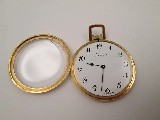 Reloj colgante Longines. Metal chapado oro. Cuerda manual. Esfera blanca. Suiza. 1950