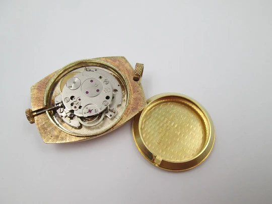 Reloj colgante Wilson. Metal dorado y esmalte. Esfera morada. Cuerda. Suiza. 1970