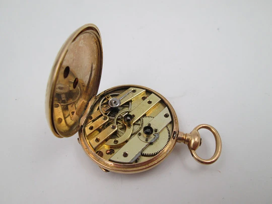 Reloj de bolsillo lepine. Oro amarillo 14k. Cuerda a llaves. Grabados florales. Suiza