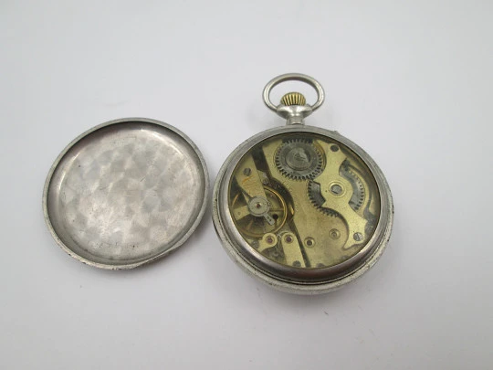 Reloj de bolsillo Lewa sistema Roskopf. Metal plateado. Remontoir con pulsador. 1900