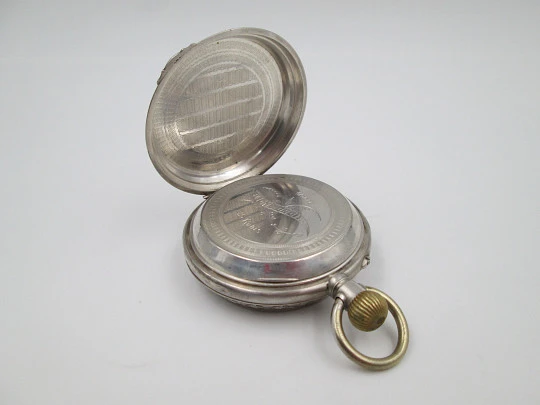 Reloj de bolsillo saboneta. Plata ley. Tapas decoradas. Remontoir con pulsador. 1900