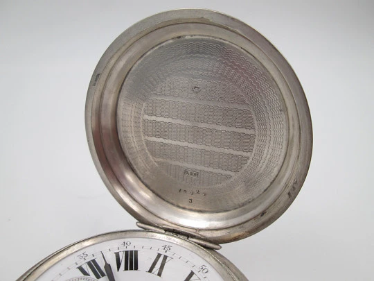 Reloj de bolsillo saboneta. Plata ley. Tapas decoradas. Remontoir con pulsador. 1900