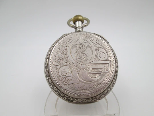 Reloj de bolsillo saboneta. Plata ley. Tapas decoradas. Remontoir con pulsador. 1900