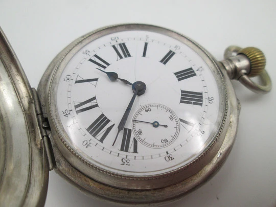 Reloj de bolsillo saboneta. Plata ley. Tapas decoradas. Remontoir con pulsador. 1900