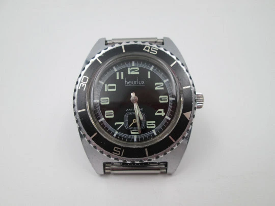 Reloj de buceo Heurlux Submariner. Cuerda manual. Acero y metal cromado. Francia. 1960