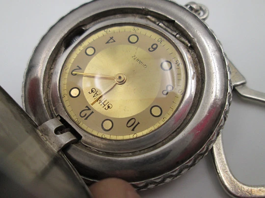 Reloj llavero rueda automóvil Shivas. Plata de ley 935. Cuarzo. Dial dorado. Suiza. 1980