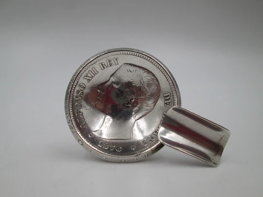 Round single ashtray. Alfonso XII five pesetas coin. Sterling silver. 1970's. Spain