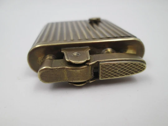 Royal Crown musical petrol pocket lighter. Gold plated metal. Ribbed pattern. Japan