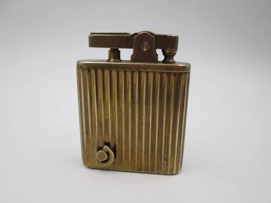 Royal Crown musical petrol pocket lighter. Gold plated metal. Ribbed pattern. Japan