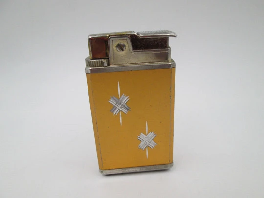 Royal musical butane pocket lighter. Bitone metal. Geometric motifs. Japan. 1960's