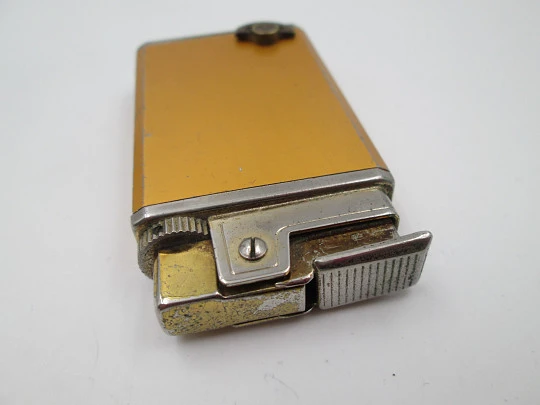 Royal musical butane pocket lighter. Bitone metal. Geometric motifs. Japan. 1960's