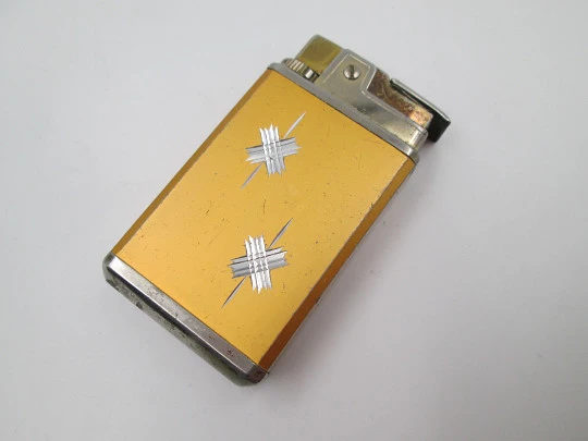 Royal musical butane pocket lighter. Bitone metal. Geometric motifs. Japan. 1960's