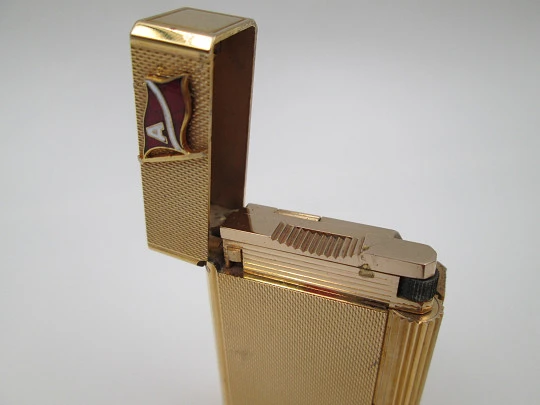 S.T. Dupont gas lighter. 20 microns gold plated. Box & warranty. France. 1990's