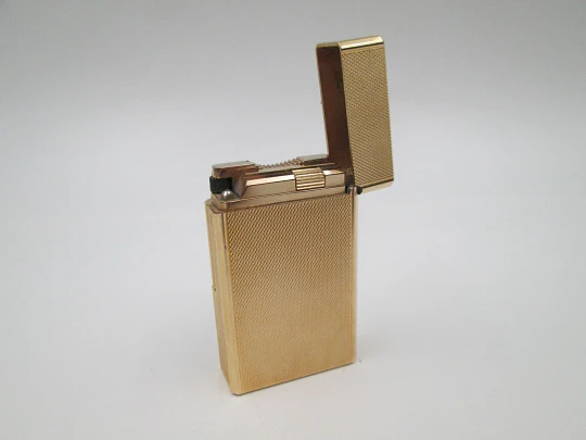 S.T. Dupont gas lighter. 20 microns gold plated. Box & warranty. France. 1990's