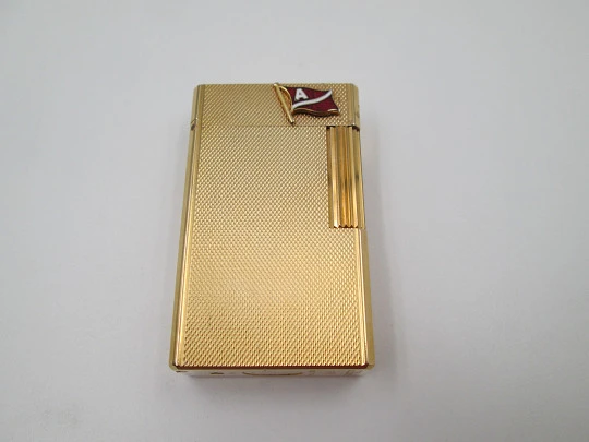 S.T. Dupont gas lighter. 20 microns gold plated. Box & warranty. France. 1990's