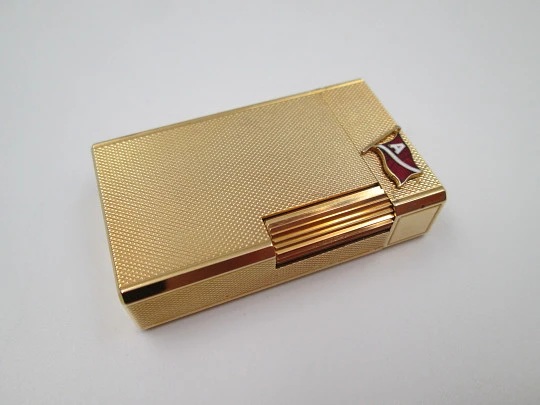 S.T. Dupont gas lighter. 20 microns gold plated. Box & warranty. France. 1990's