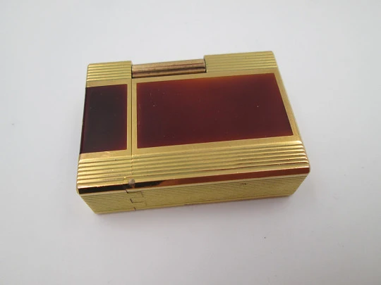 S.T. Dupont pocket gas lighter. Chinese lacquer and gold plated. 1990's. France