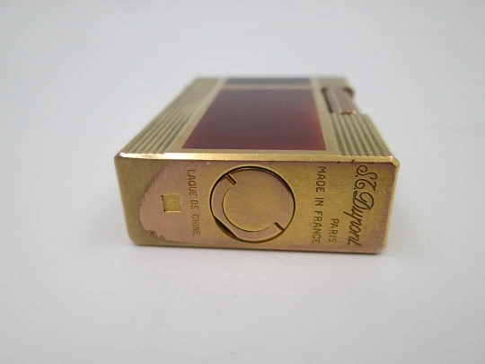 S.T. Dupont pocket gas lighter. Chinese lacquer and gold plated. 1990's. France