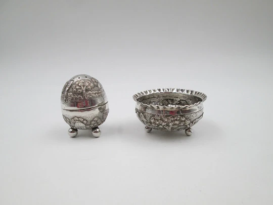 Salt shaker and sugar bowl set. Sterling silver. Indigenous village. 1970's. South America