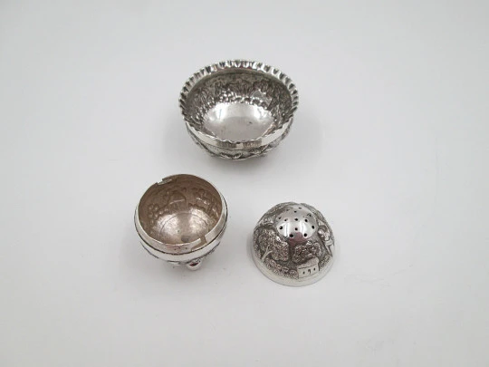 Salt shaker and sugar bowl set. Sterling silver. Indigenous village. 1970's. South America