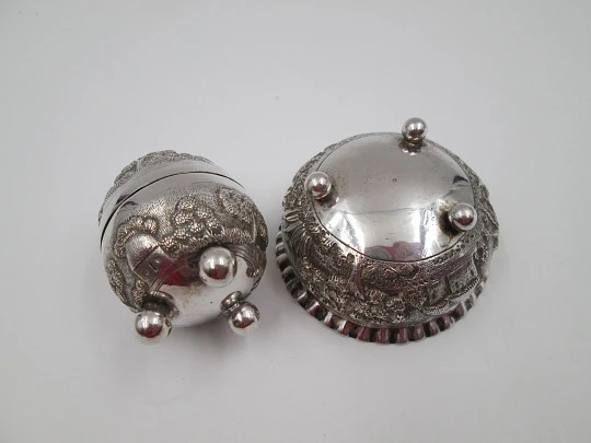 Salt shaker and sugar bowl set. Sterling silver. Indigenous village. 1970's. South America