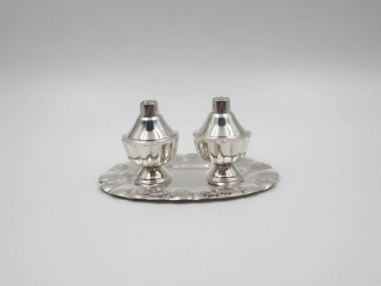 Salt shakers couple with tray set. 925 sterling silver. Suns ornate motifs. Mexico. 1970's