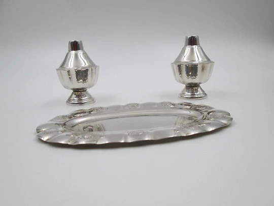 Salt shakers couple with tray set. 925 sterling silver. Suns ornate motifs. Mexico. 1970's