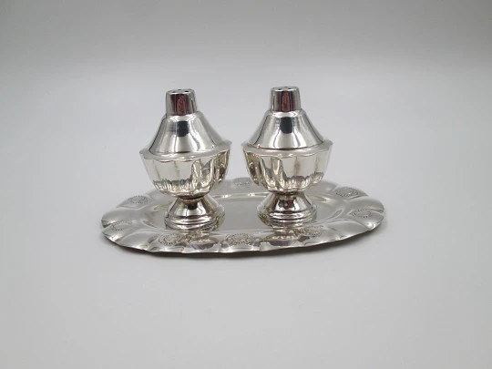 Salt shakers couple with tray set. 925 sterling silver. Suns ornate motifs. Mexico. 1970's