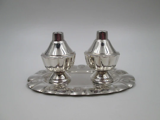 Salt shakers couple with tray set. 925 sterling silver. Suns ornate motifs. Mexico. 1970's