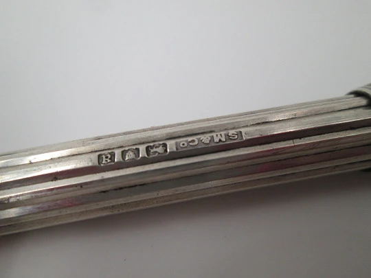 Sampson Mordan extendable pencil. Sterling silver. United Kingdom. Ribbed design. 1910's