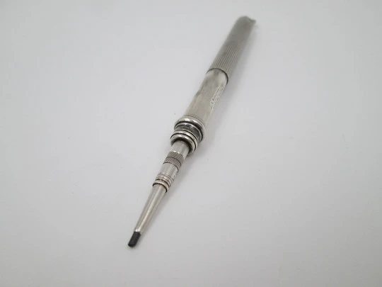 Sampson Mordan mechanical propelling twist pencil. Sterling silver. 1890's. England