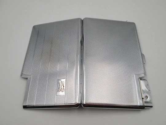 Seigneur cigarette case with petrol lighter. Silver plated metal. Lines and waves motifs