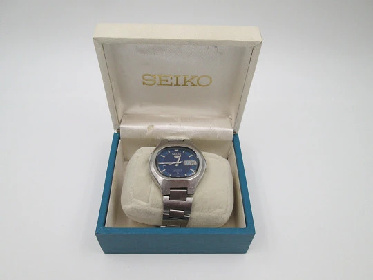 Seiko 5 men's watch. Stainless steel. Automatic. Calendar. Bracelet. Box. 1980's