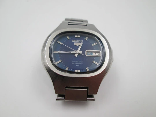 Seiko 5. Acero inoxidable. Cuerda automática. Calendario. Brazalete. Estuche. Japón. 1980