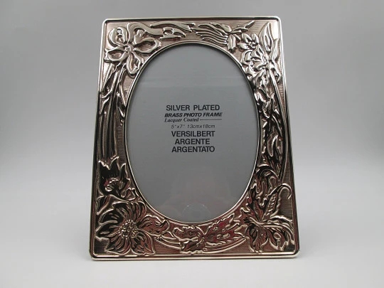 Silver plated brass photo frame. Floral motifs and plant decorations. 1990's. Europe