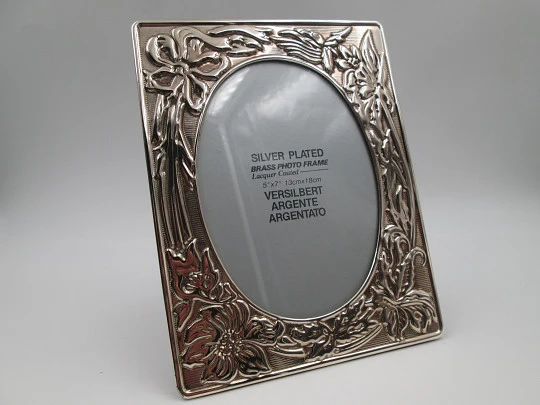 Silver plated brass photo frame. Floral motifs and plant decorations. 1990's. Europe