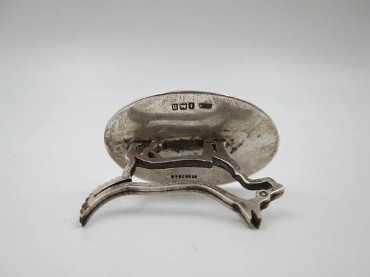 Soporte de plata de ley para tarjetas de visita. Figura calada perro. Reino Unido. 1910